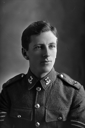 Portrait of Serjeant Leslie Rotorua Darrow